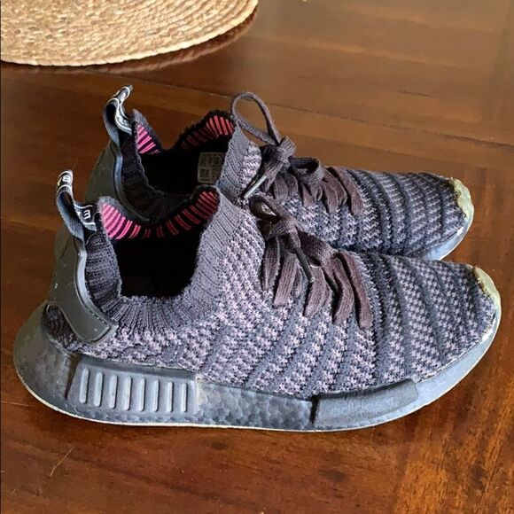 Adidas Boys NMD R1 STLT Primeknit “Triple Black”, size 5.5 - Picture 5 of 6